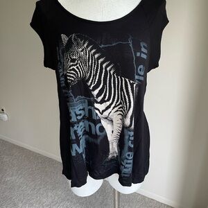 ISSI Black Graphic Cap Sleeve Tee